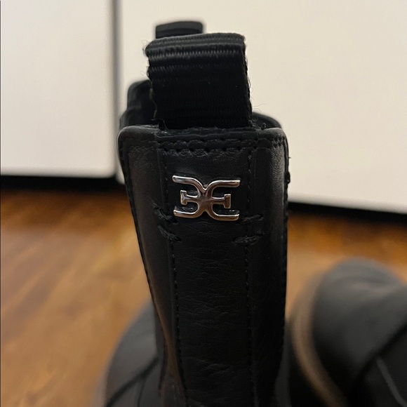 Sam Edelman Chelsea Boot - Picture 4 of 6